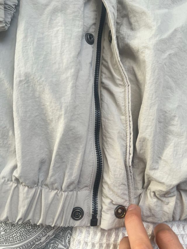 Chaqueta Beige Bershka con Capucha