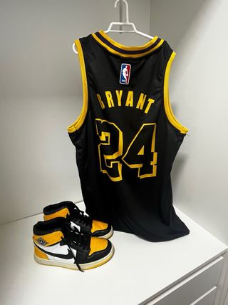 Camiseta Lakers Kobe Bryant Negra/Amarilla 12 años