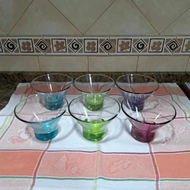 6 cuencos de vidrio de colores
