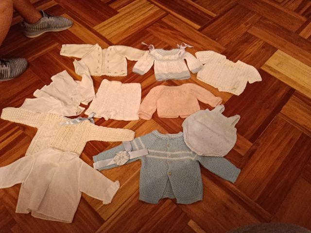 Lote Ropa Bebé Reborn Tejida y Bordada