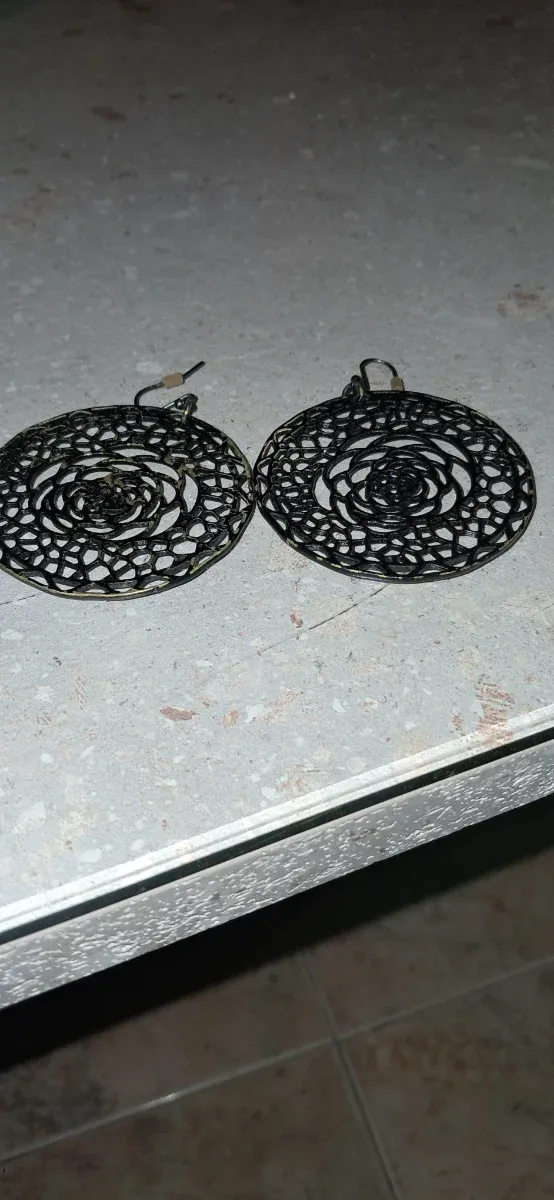 8 pares de pendientes de varios modelos