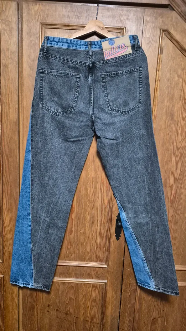 Vaqueros Bershka 90's wide. Talla 38 Negro/Azul