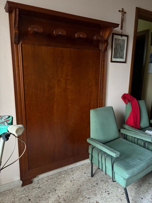 Appendiabiti in legno da muro