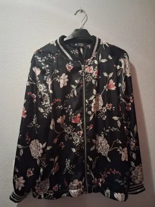 Chaqueta Bomber Estampado Floral Raso