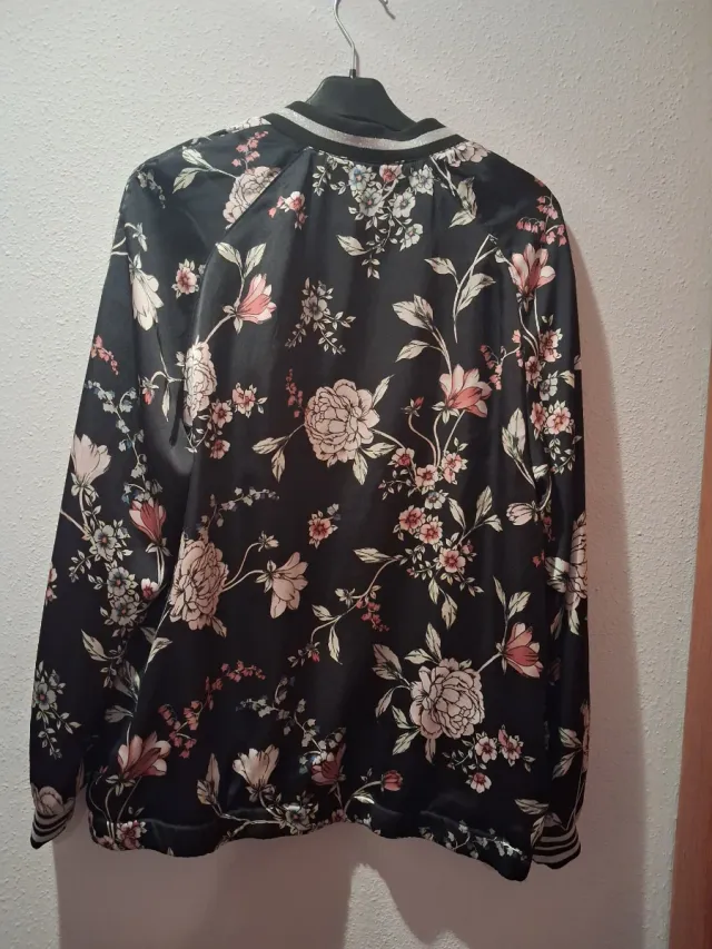 Chaqueta Bomber Estampado Floral Raso