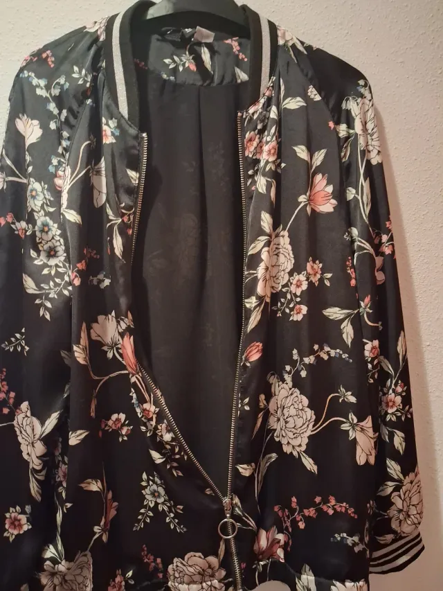 Chaqueta Bomber Estampado Floral Raso