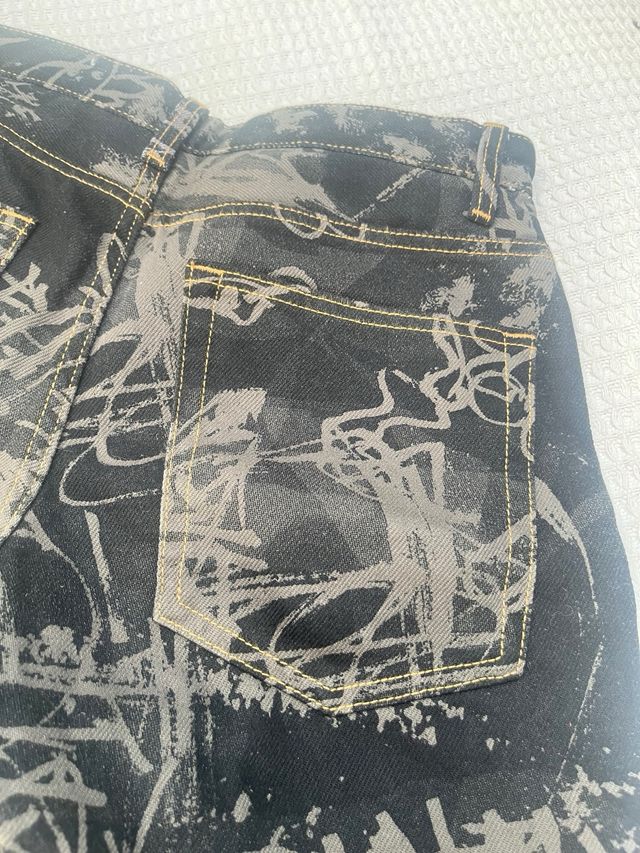 Pantalones Bershka negros con estampado