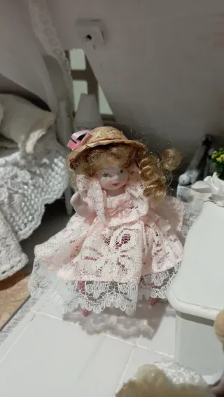 Bambola porcellana casa bambole