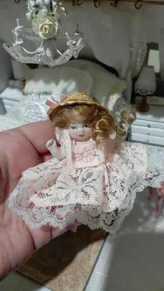 Bambola porcellana casa bambole