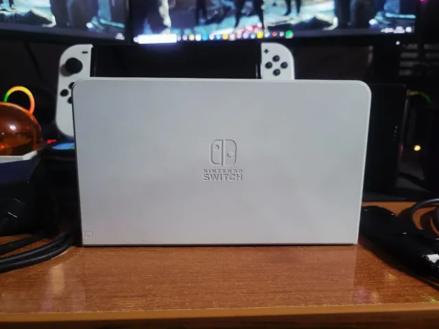 Nintendo Switch OLED + Pro Controller + Juego
