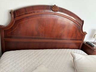 Armario de madera maciza ,cómoda con espejo ,