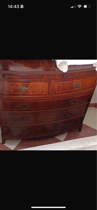 Armario de madera maciza ,cómoda con espejo ,