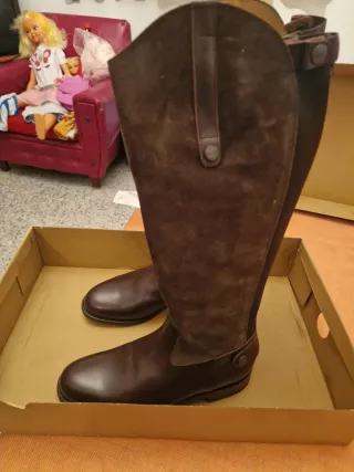 Botas rocieras de piel, de mujer talla 42.