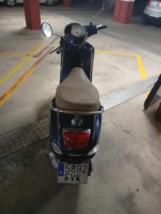 Vespa LX