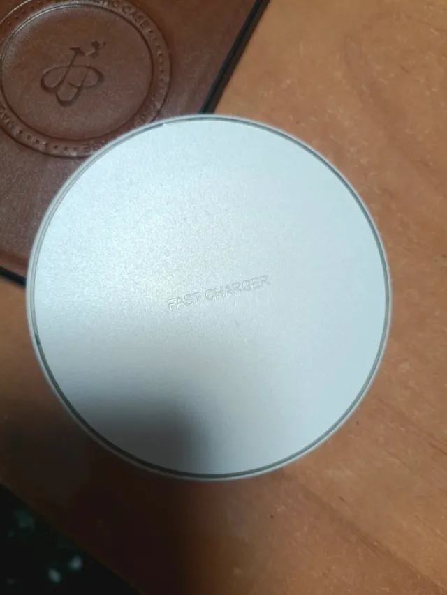 Funda y cargador magnético para móvil