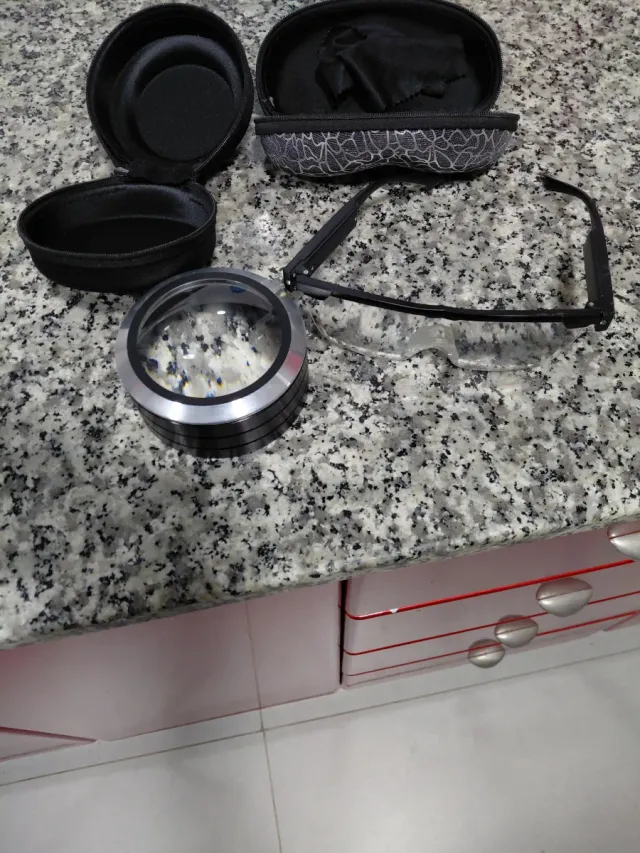 Lupa LED y Lupa Sellos con Estuche