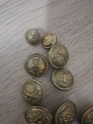 Botones militares antiguos