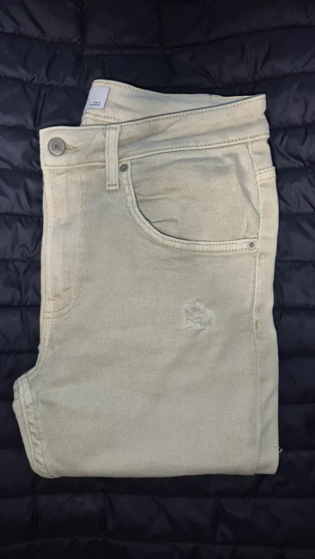 Vaqueros crema ajustados con rotos Talla 38
