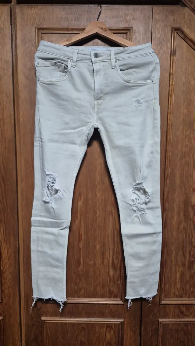 Vaqueros crema ajustados con rotos Talla 38