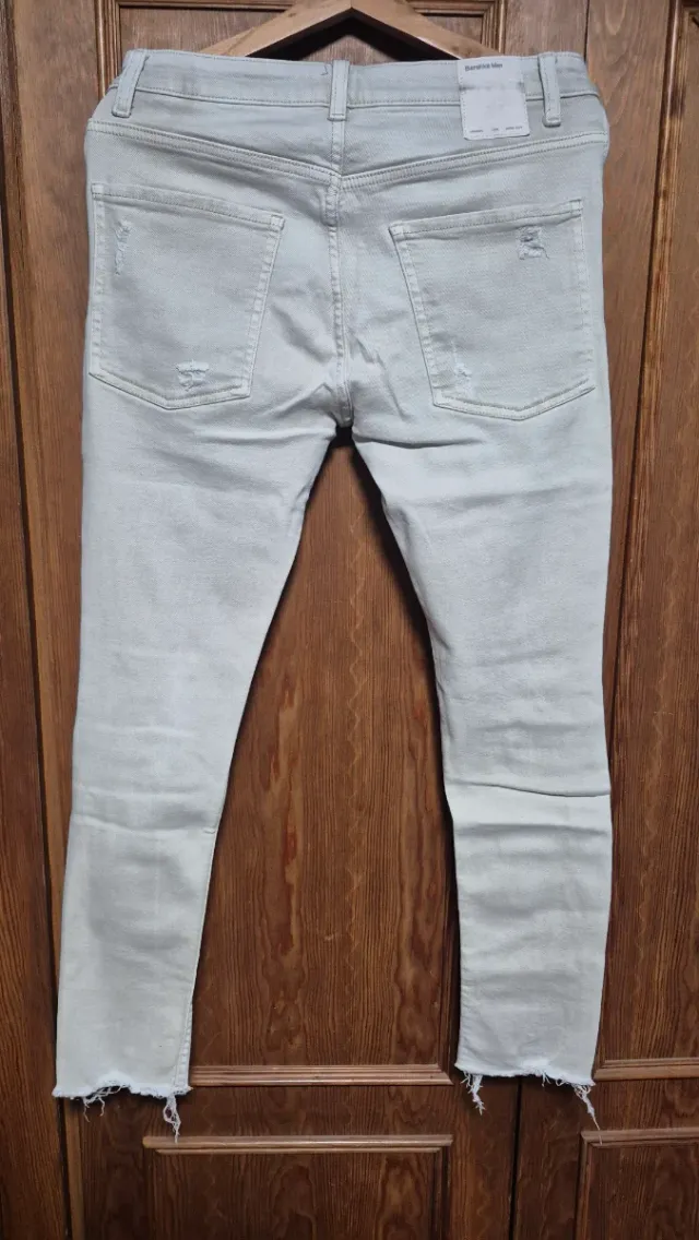 Vaqueros crema ajustados con rotos Talla 38