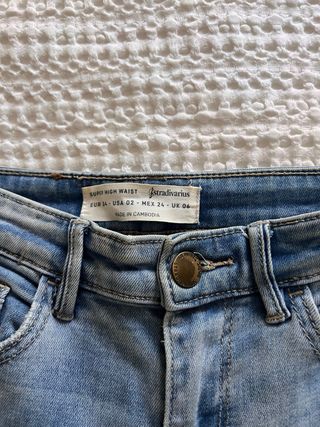 Pantalón pitillo Stradivarius roto azul