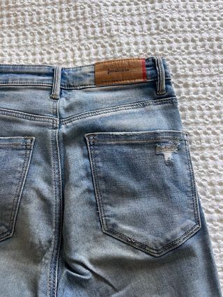 Pantalón pitillo Stradivarius roto azul