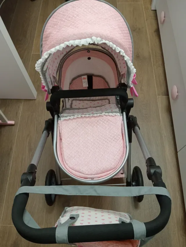 Carro de muñecas rosa con capota