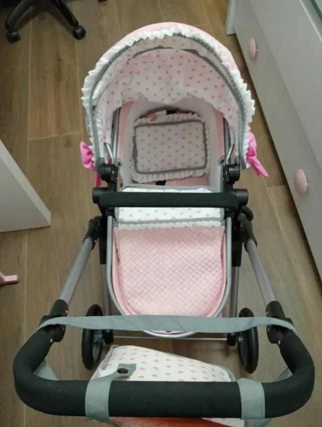 Carro de muñecas rosa con capota