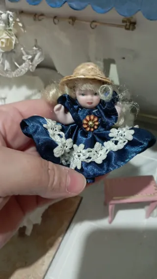 Bambola porcellana casa bambole