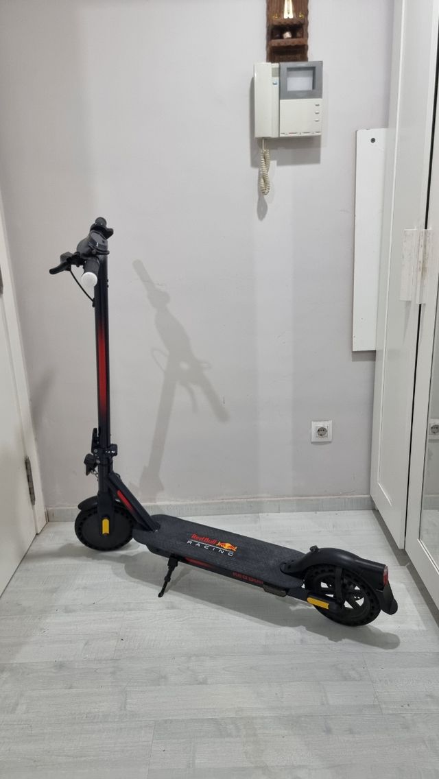 Patinete Eléctrico Redbull Racing 25km