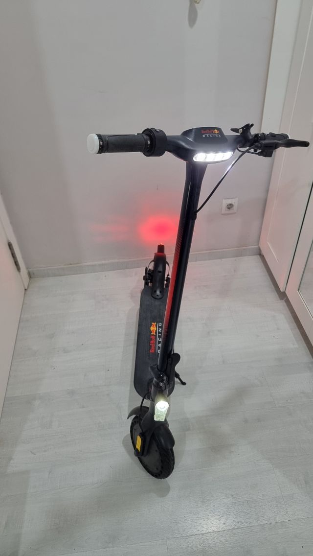 Patinete Eléctrico Redbull Racing 25km