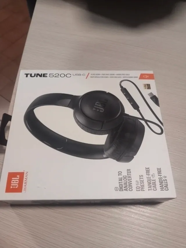 Fones de ouvido JBL Tune 520C USB-C Pretos