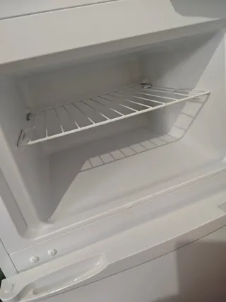 Nevera Svan Puerta con Estantes