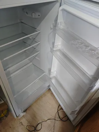 Nevera Svan Puerta con Estantes