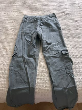 Pantalón cargo ZARA azul bolsillos