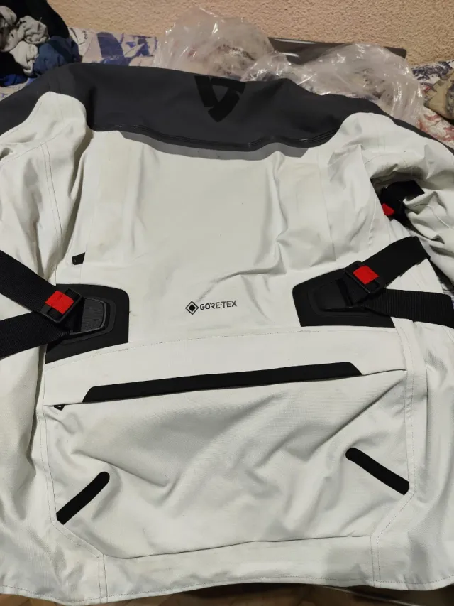 Chaqueta Revit Poseidón 2 GTX Plata + Espaldera