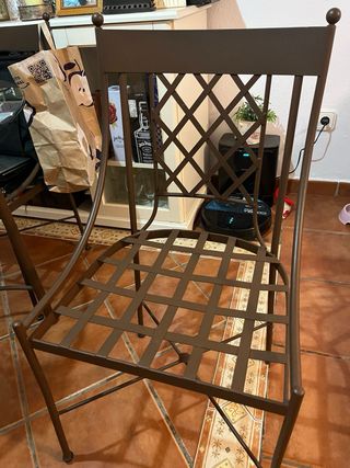 Mesa y sillas de forja y cristal