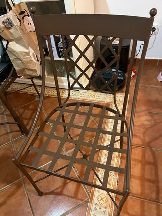 Mesa y sillas de forja y cristal