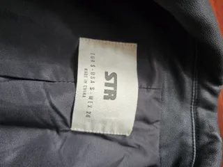 Chaqueta corta efecto piel