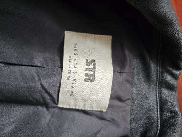 Chaqueta corta efecto piel