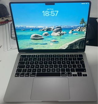Macbook Air Plata/Gris Espacial 2025