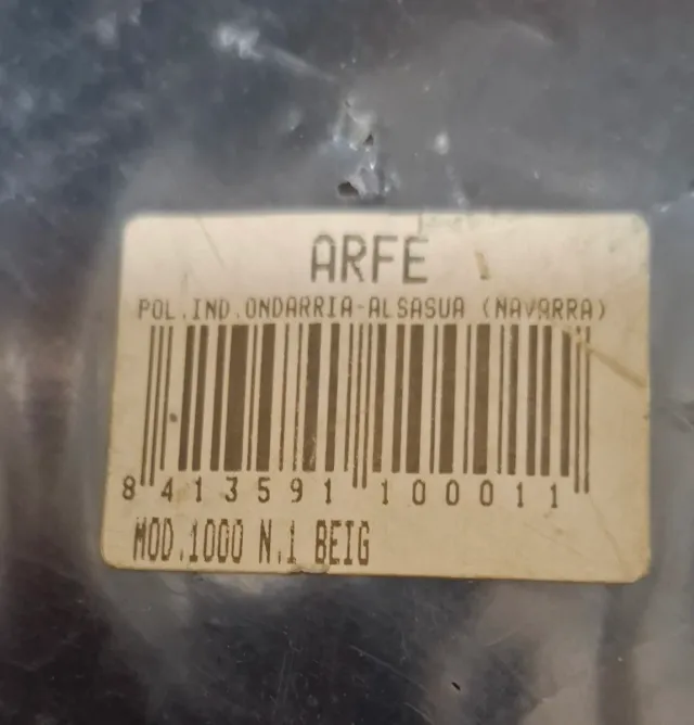 Buzón beige de chapa grande