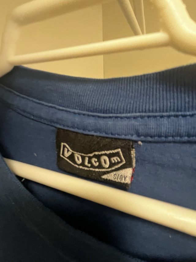 Camiseta Volcom manga larga calavera. 12 años.