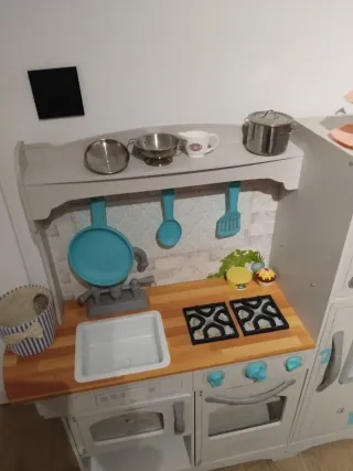 Cocinita de juguete de madera