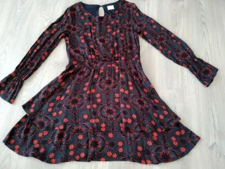 Vestido VILA estampado floral preto e vermelho M.