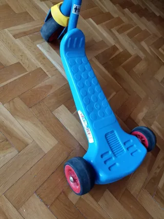 Patinete Pocoyó 3 ruedas “Aprende Riendo”