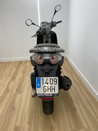 Piaggio Carnaby 125 Plata