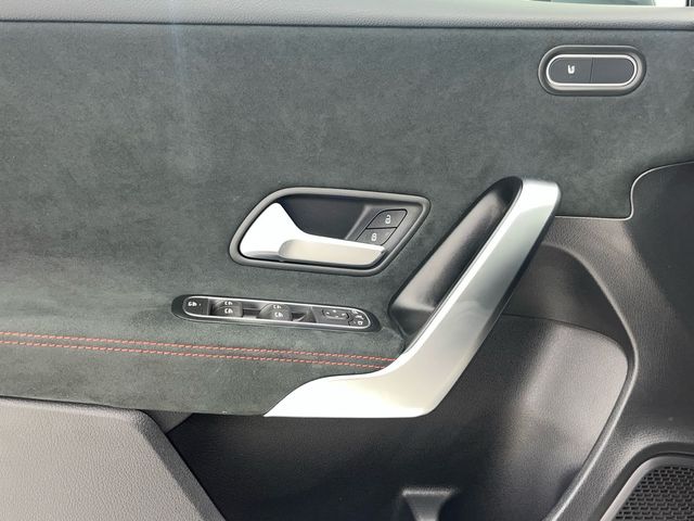 Mercedes-Benz Clase A 180 100 kW (136 CV)