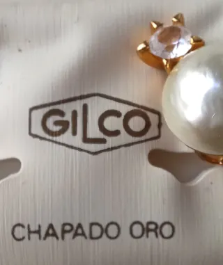 Pendientes perla y zirconita chapados en oro