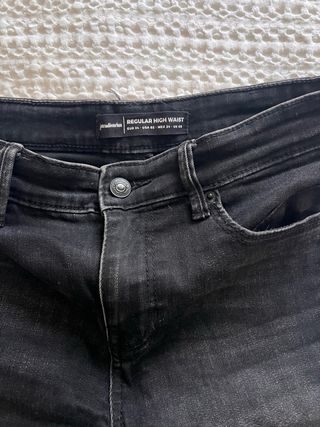 Pantalones pitillo negros Stradivarius